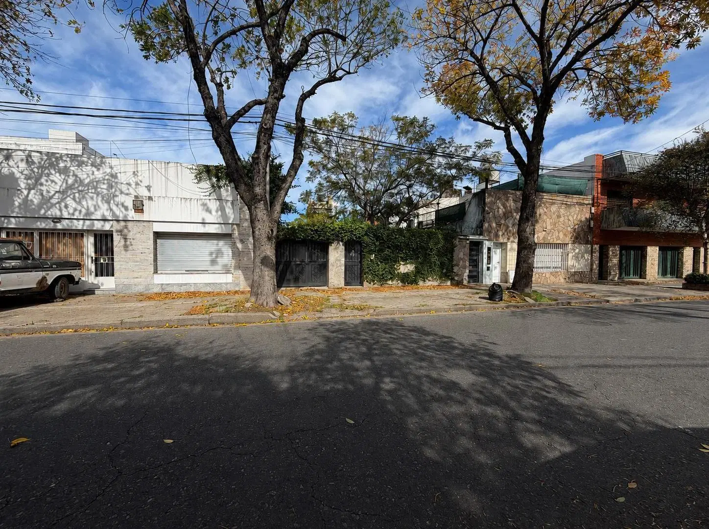 Casa en venta 3 dormitorios con cochera y amplio jardín- Rosario 3