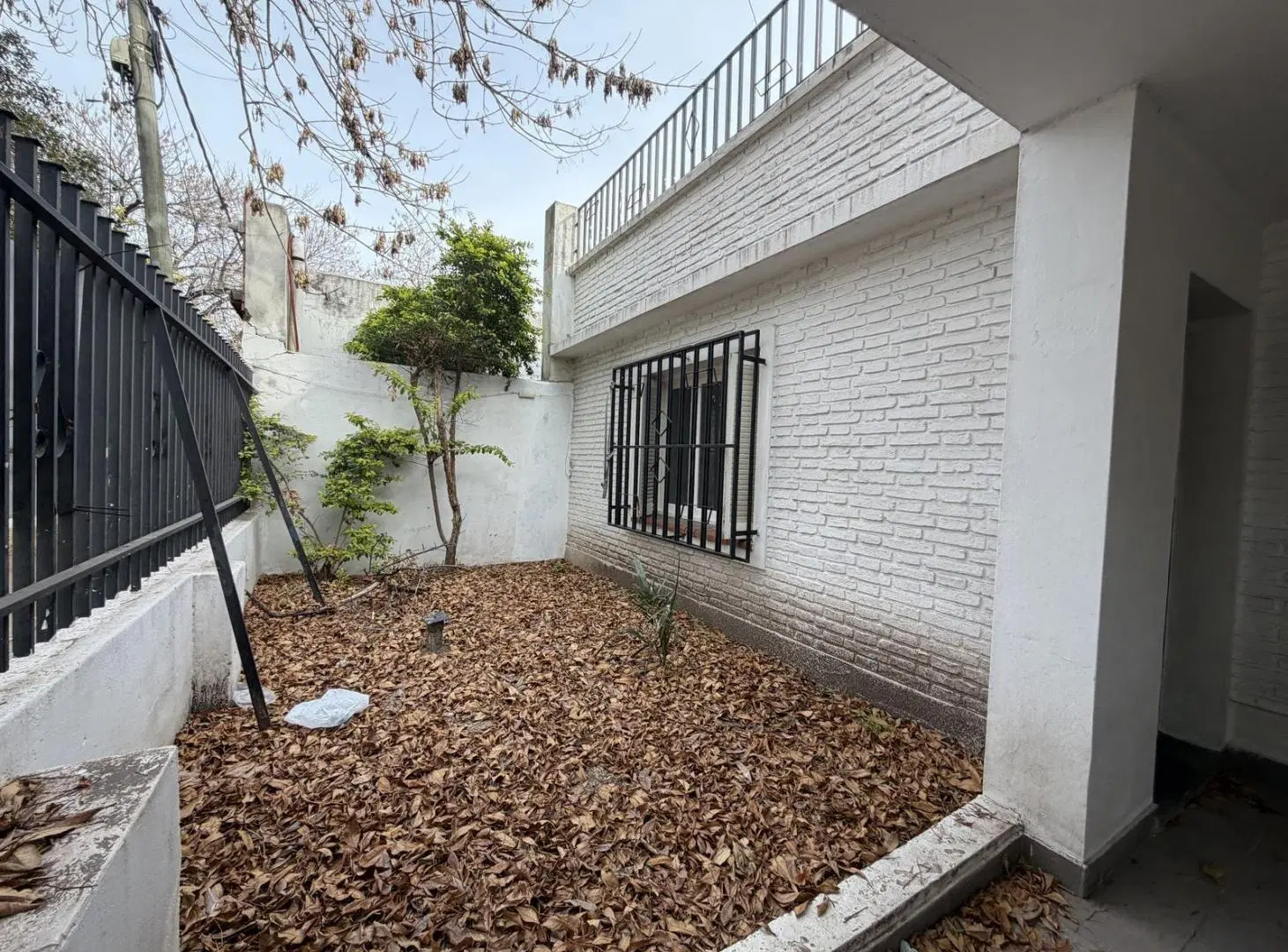Casa en venta dos dormitorios con garage y patio en Fisherton-Rosario 1