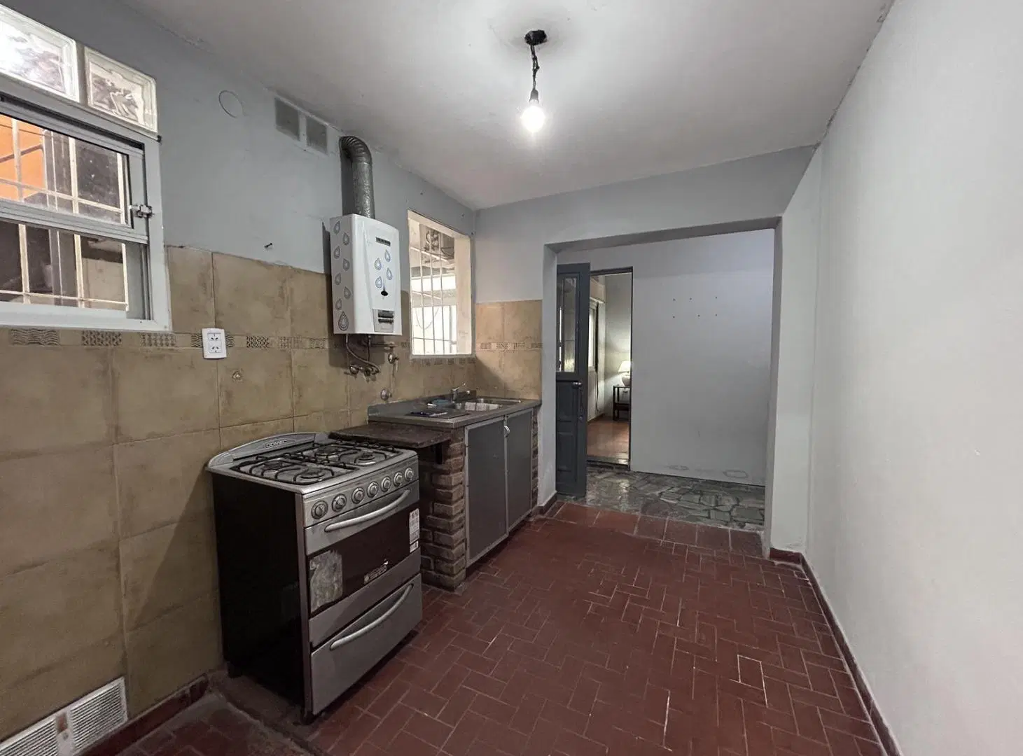 Casa de pasillo en venta de un dormitorio en Rosario - Alberdi 3
