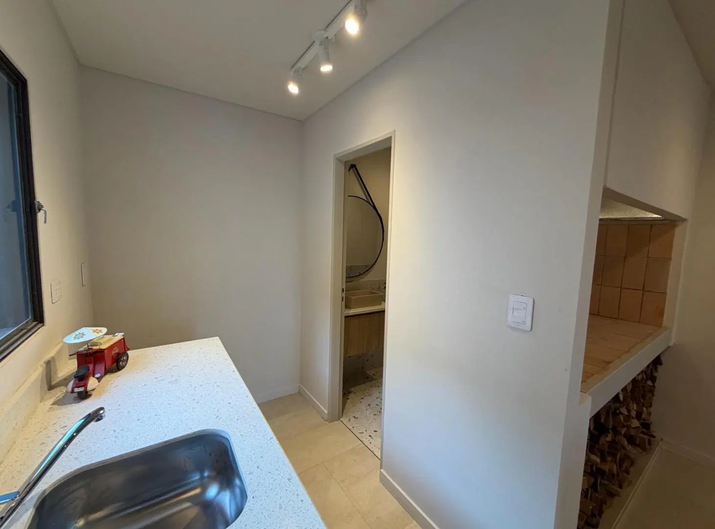 Casa de 3 dormitorios en venta con piscina y quincho en Barrio Lourdes 4
