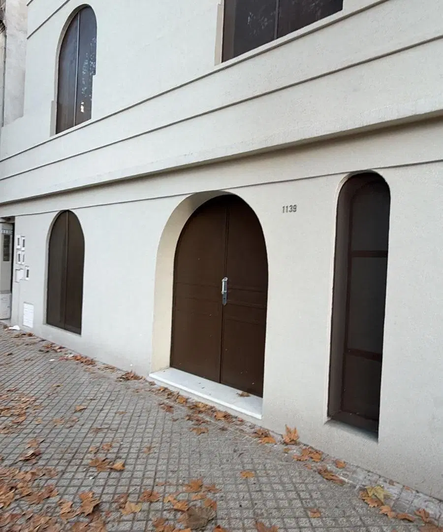 Casa de 3 dormitorios en venta con piscina y quincho en Barrio Lourdes 4