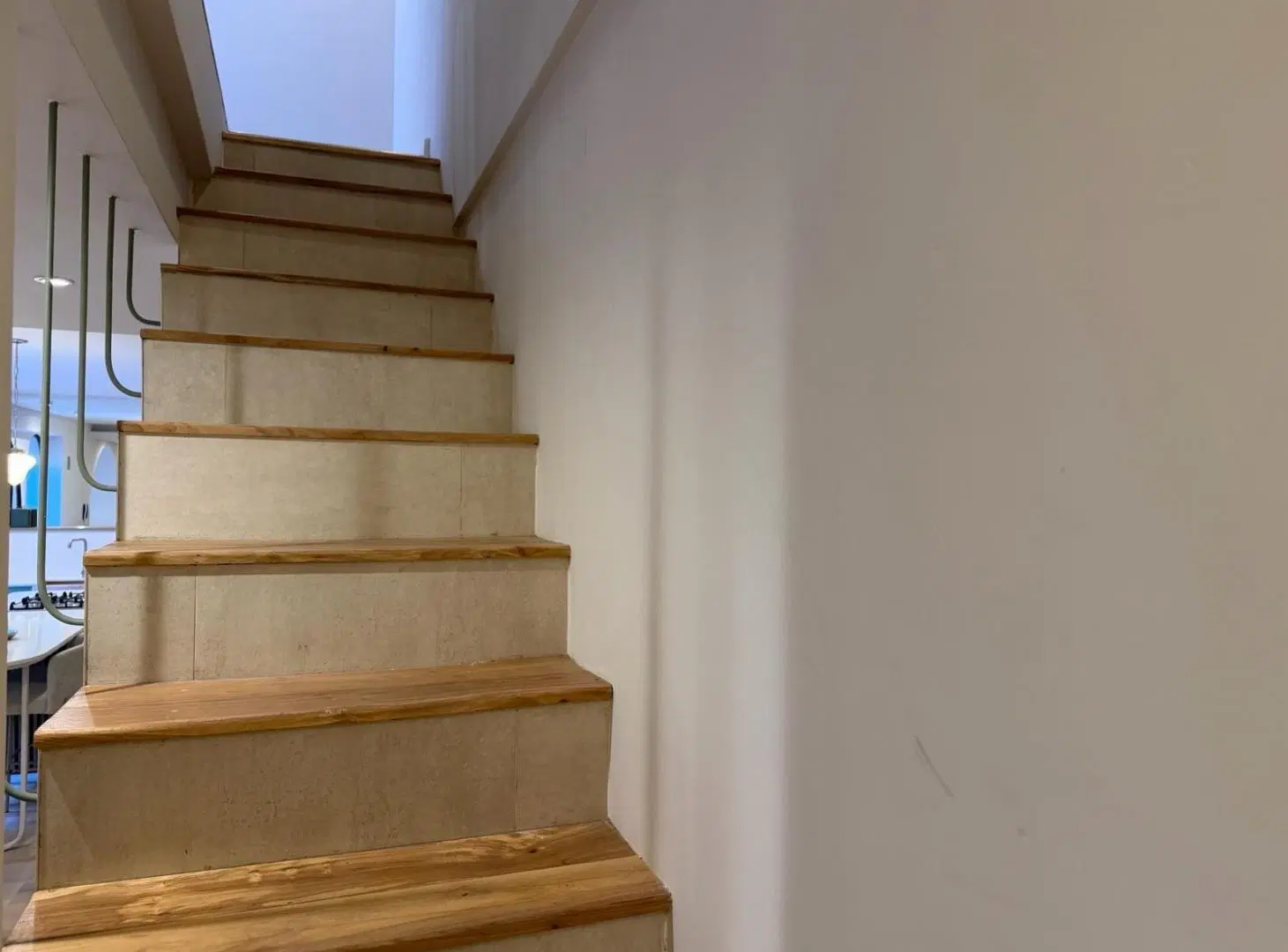 Casa de 3 dormitorios en venta con piscina y quincho en Barrio Lourdes 3