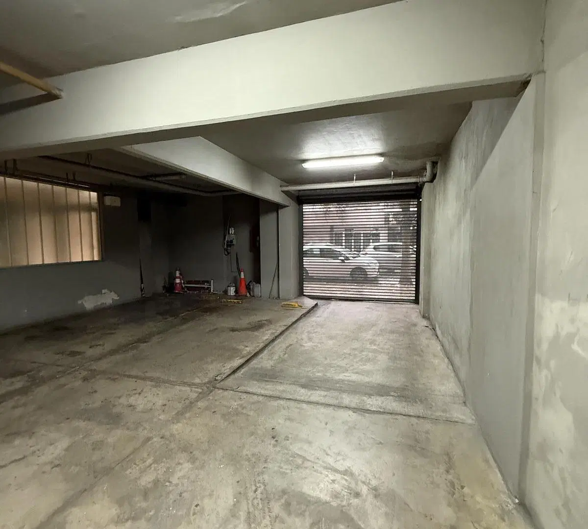 Venta - Cochera cubierta en barrio  Nuestra Señora de Lourdes - Rosario 3