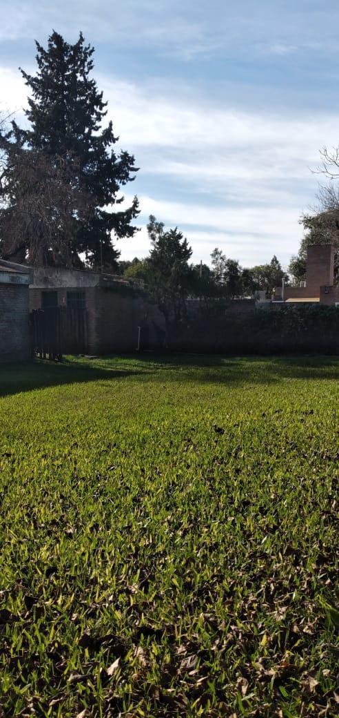 Venta Terreno / Casa en venta a reciclar en Funes Zona 1