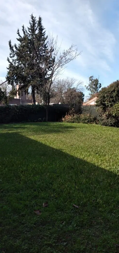 Venta Terreno / Casa en venta a reciclar en Funes  Zona 1 2