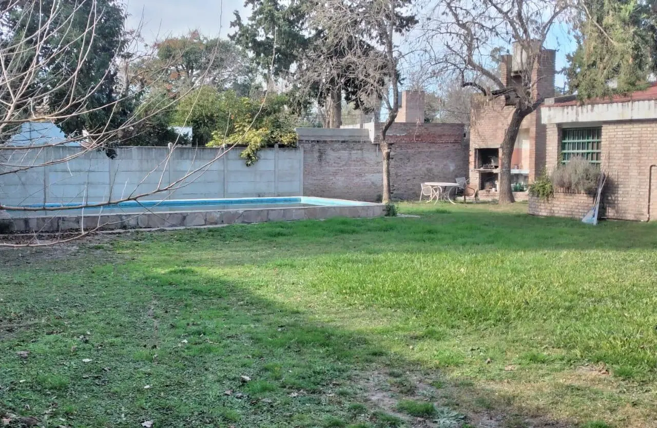 Venta Terreno / Casa en venta a reciclar en Funes  Zona 1 4