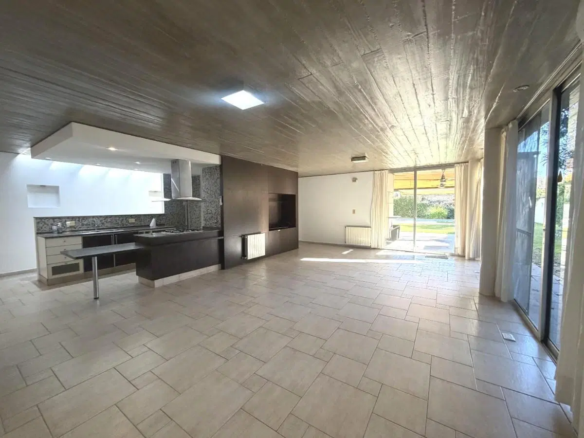 CASA EN ALQUILER PERMANENTE 3 DORMITORIOS MAS COMODIN CON PISCINA - FUNES 5