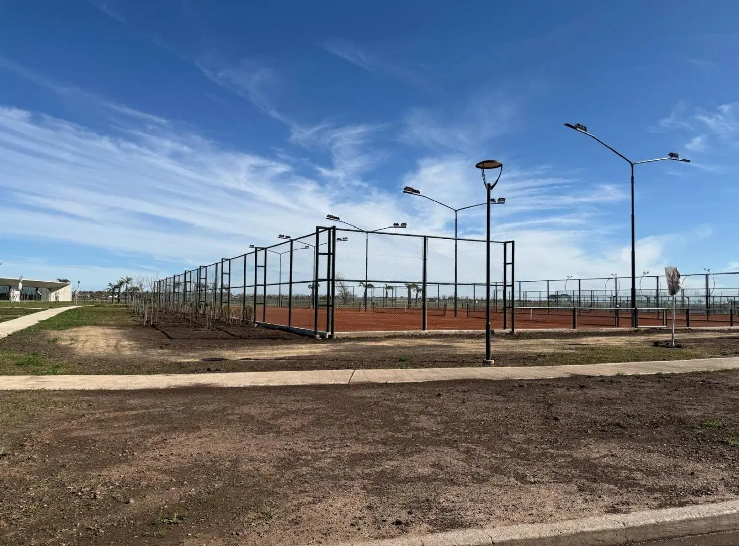 Venta terreno en Vida Lagoon orientacion SE - Funes 4