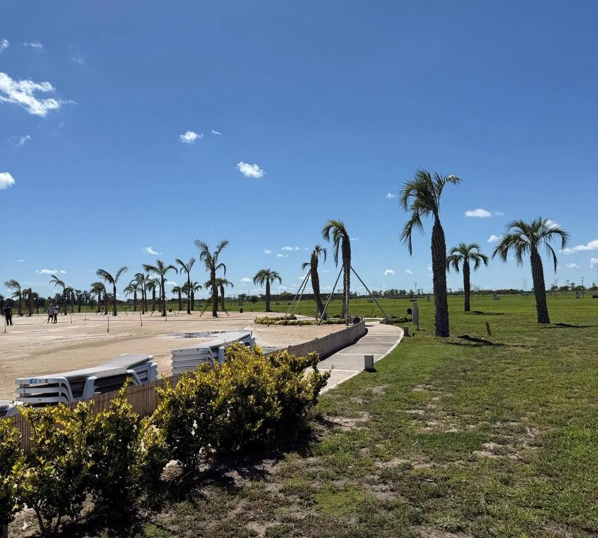 Venta terreno en Vida Lagoon orientacion SE - Funes 5