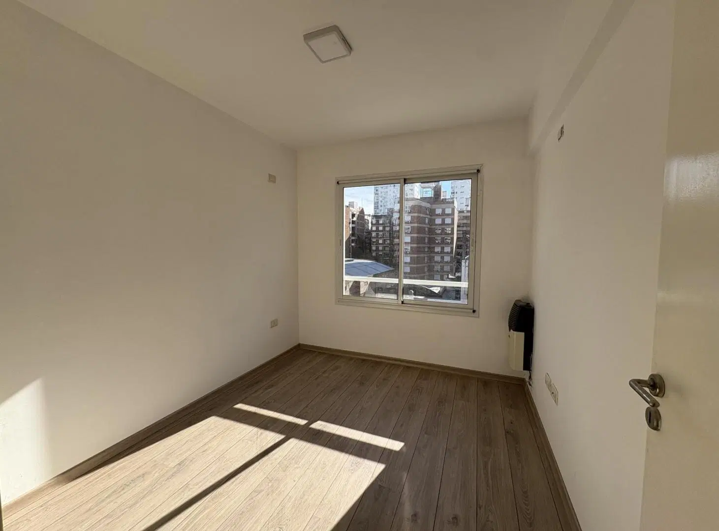 Venta Departamento de 1 dormitorio con balcón - Parque España - Rosario 3