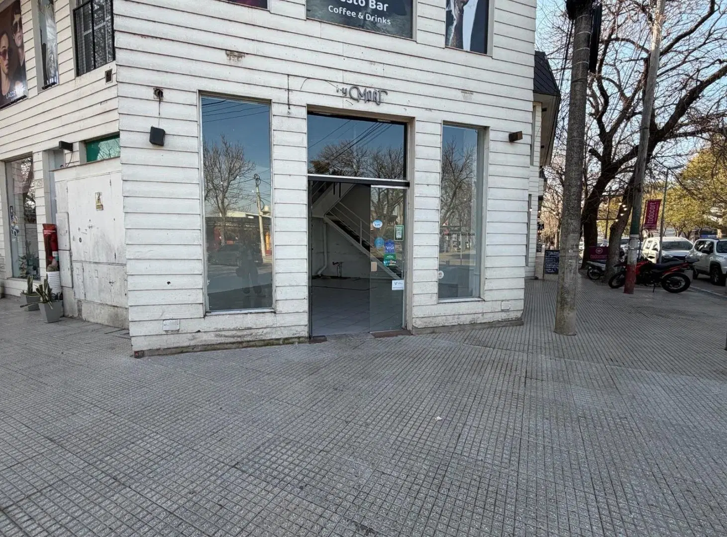 Local comercial, ubicación privilegiada en Funes 8