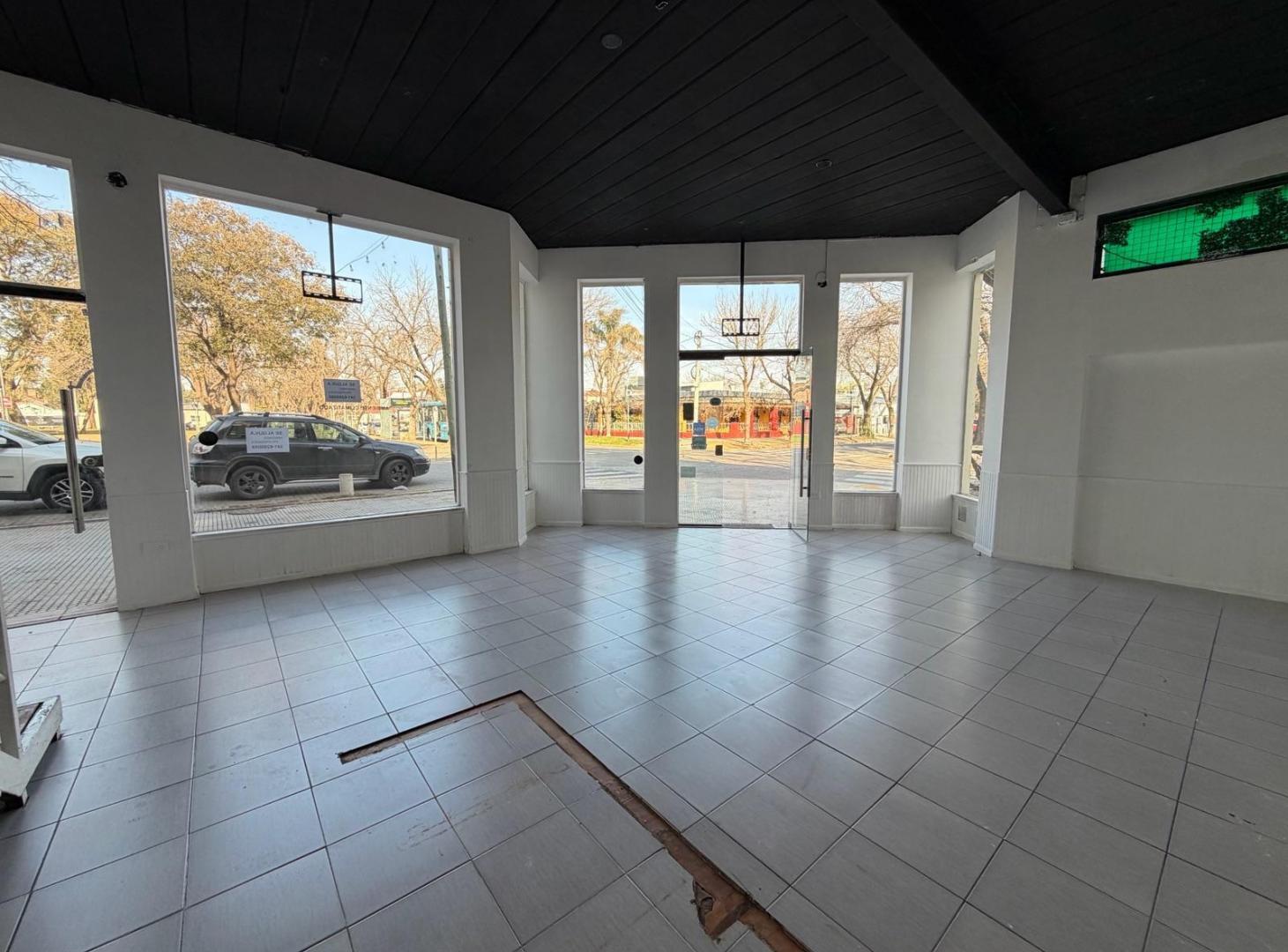 Foto de Local comercial en Alquiler, ubicación privilegiada en Funes, imagen 3