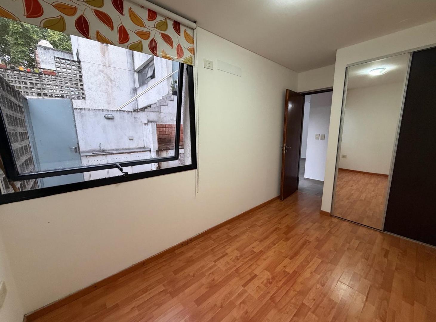Foto de Departamento de pasillo a la venta de 1 dormitorio con patio en Rosario, imagen 1