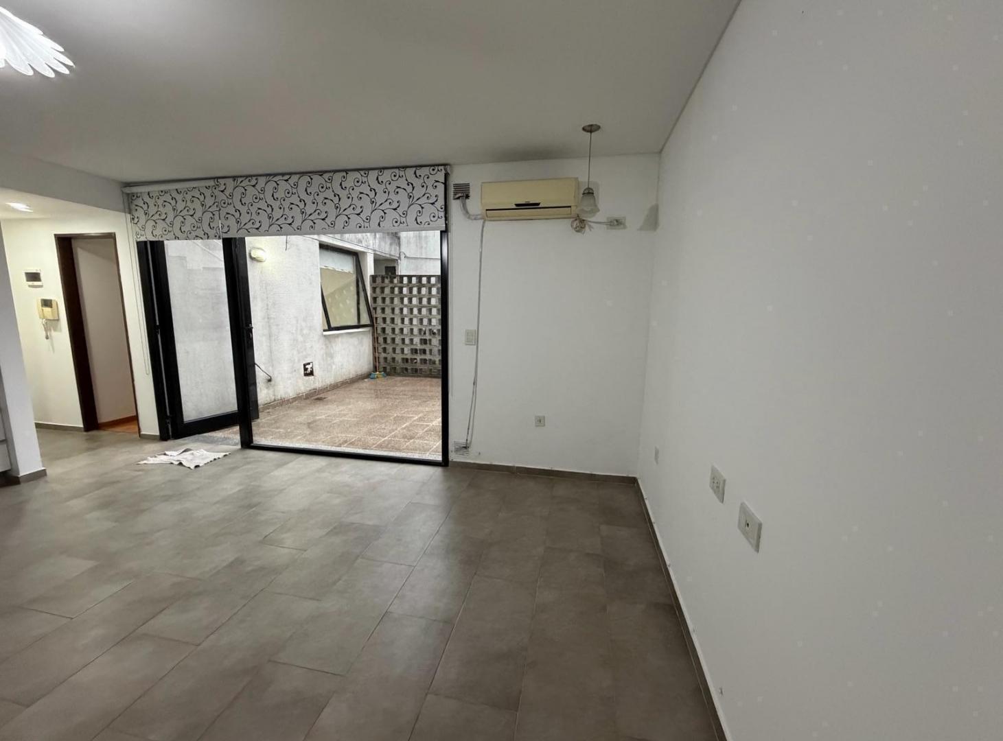 Foto de Departamento de pasillo a la venta de 1 dormitorio con patio en Rosario, imagen 2