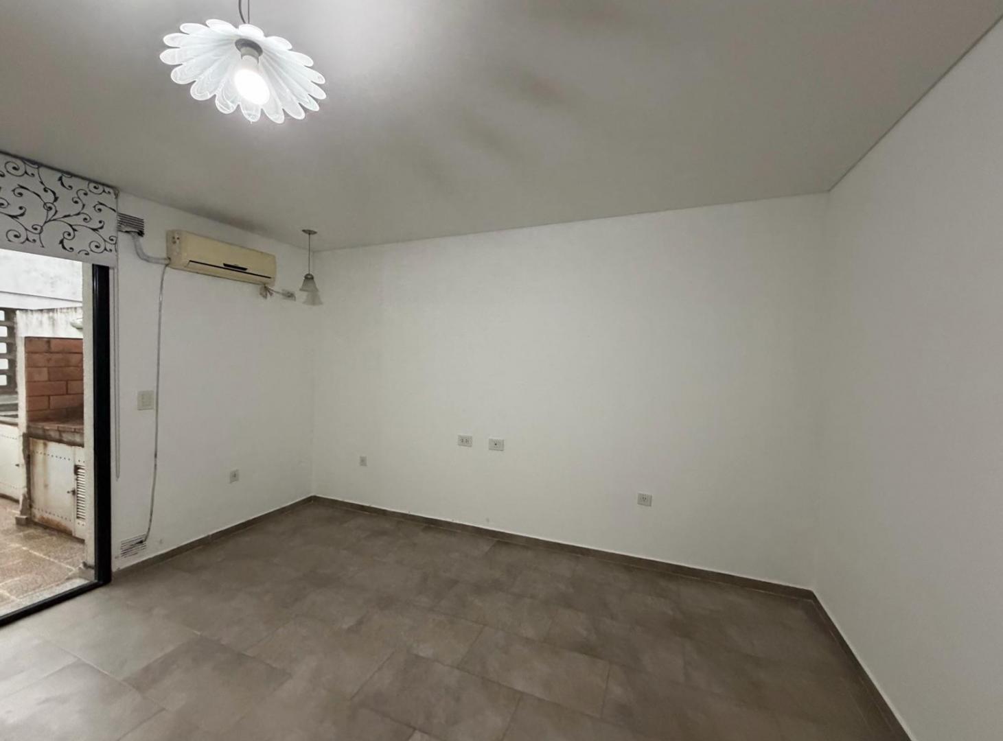 Foto de Departamento de pasillo a la venta de 1 dormitorio con patio en Rosario, imagen 5