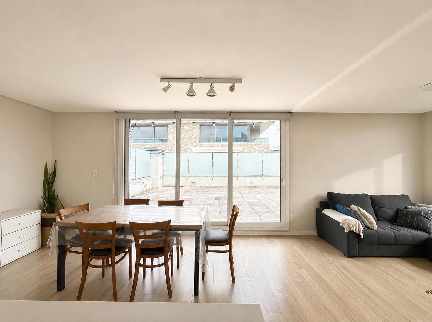 Foto de Venta departamento de un dormitorio con terraza exclusiva, Condominios, imagen 2