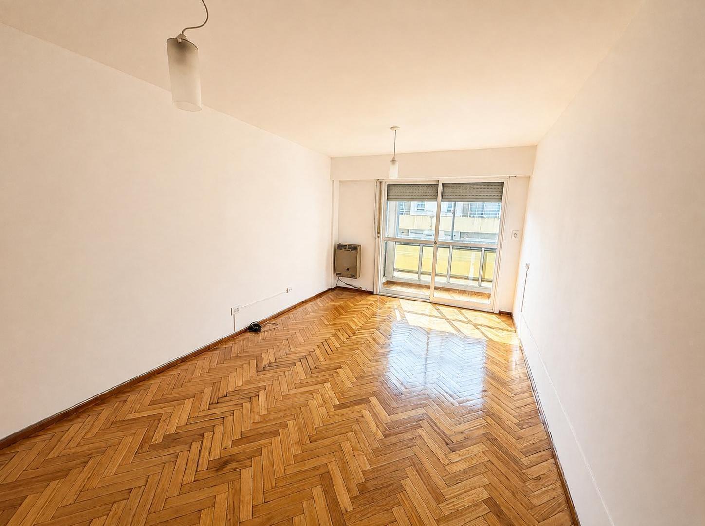 Foto de Departamento semipiso en alquiler de dos dormitorios con balcon al, imagen 2
