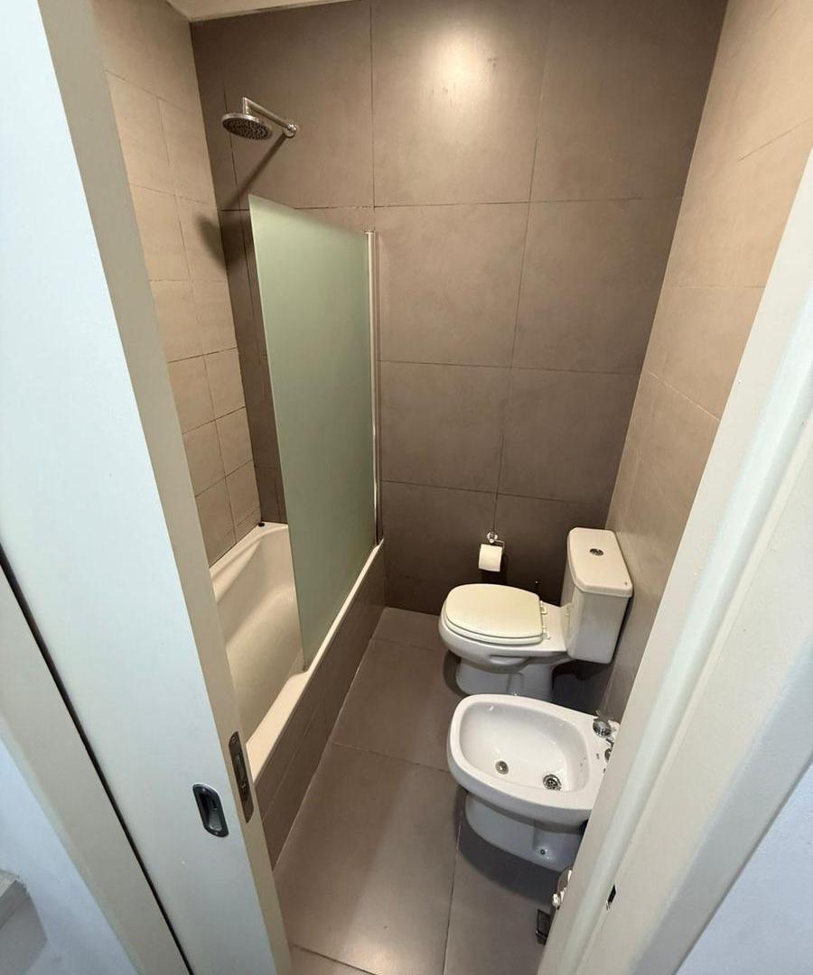 Foto de Casa de pasillo dos dormitorios, patio en Urquiza 2100 - Centro, imagen 3
