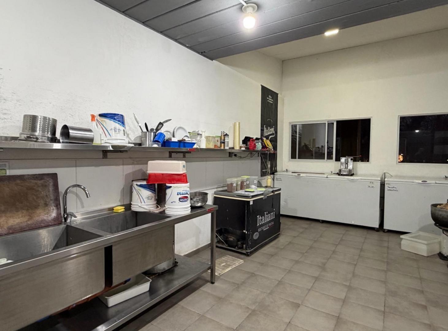 Foto de Local en venta en Funes, ubicación céntrica, Galería Paseo Victoria., imagen 1