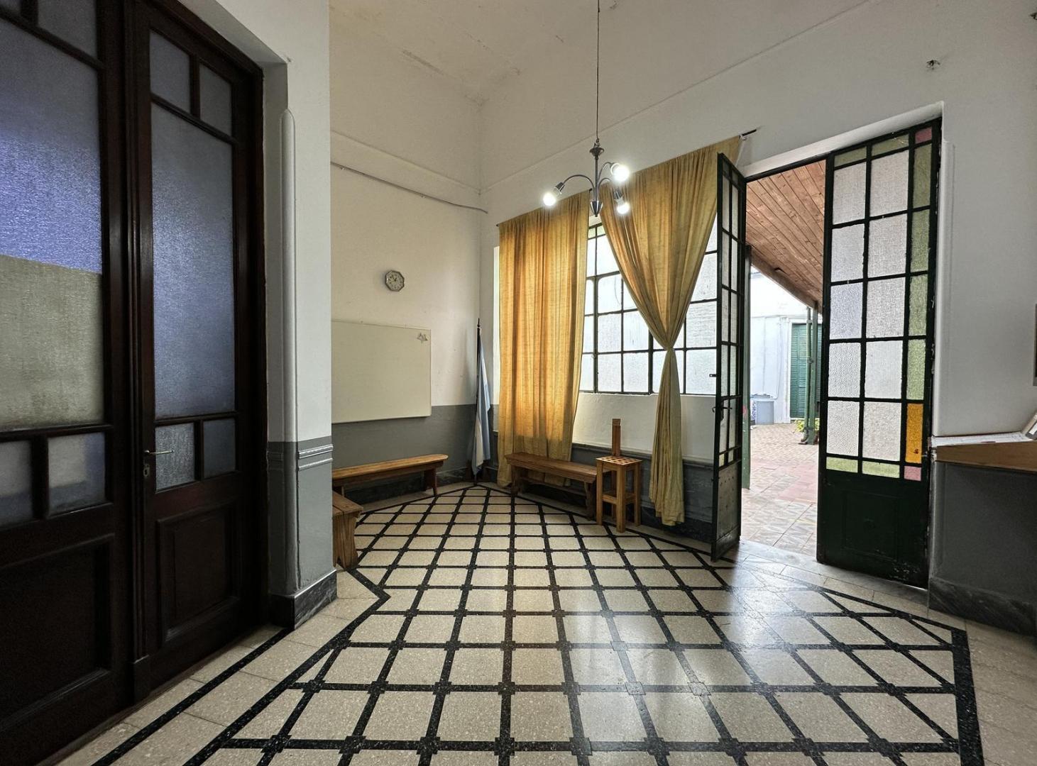 Foto de Propiedad en venta ideal uso institucional o comercial en Alberdi, imagen 1