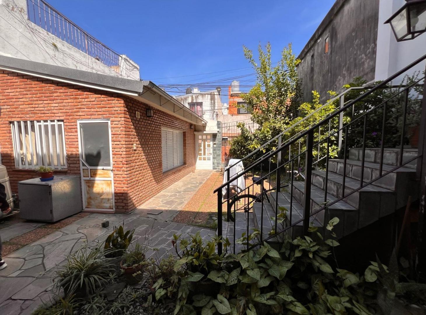 Foto de Casa en venta de 4 dormitorios y cochera en barrio Luis Agote, Rosario, imagen 3