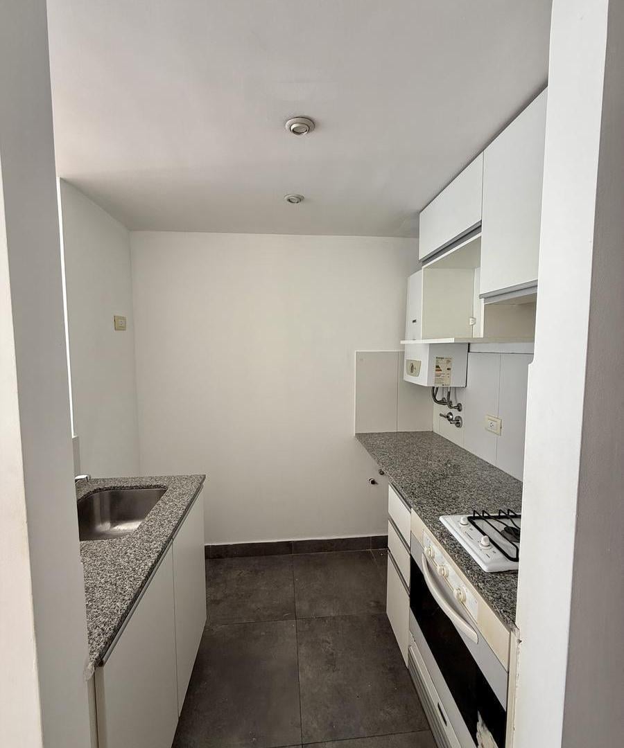 Foto de Venta Departamento de 1 dormitorio con balcón - Parque España - Rosario, imagen 2