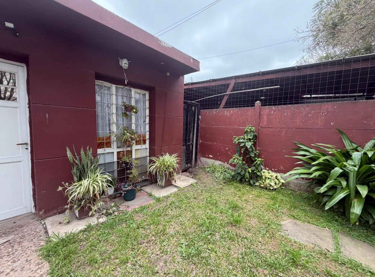 Foto de Casa en venta de 5 dormitorios y pileta en Funes, imagen 2