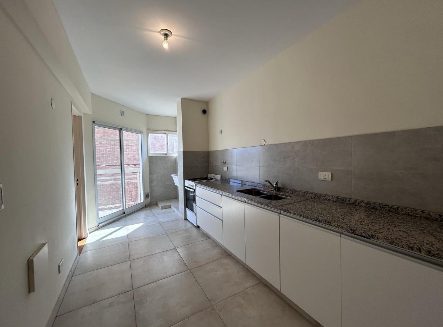 Foto de Departamento en venta de tres dormitorios con balcón en zona centro, imagen 1