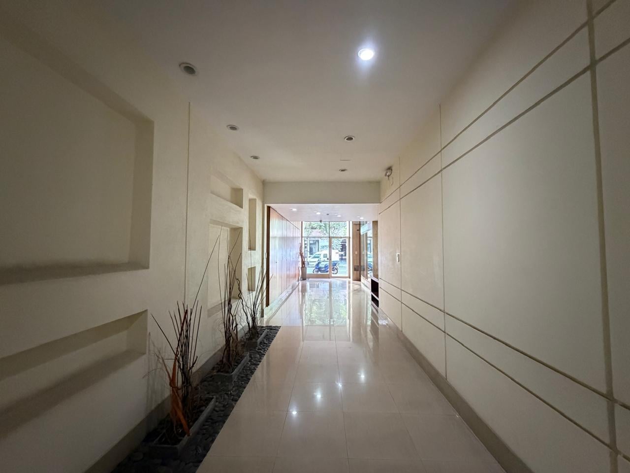 Foto de Departamento en venta semi piso 3 dormitorios 3 baños en Pte Roca 1130, imagen 2
