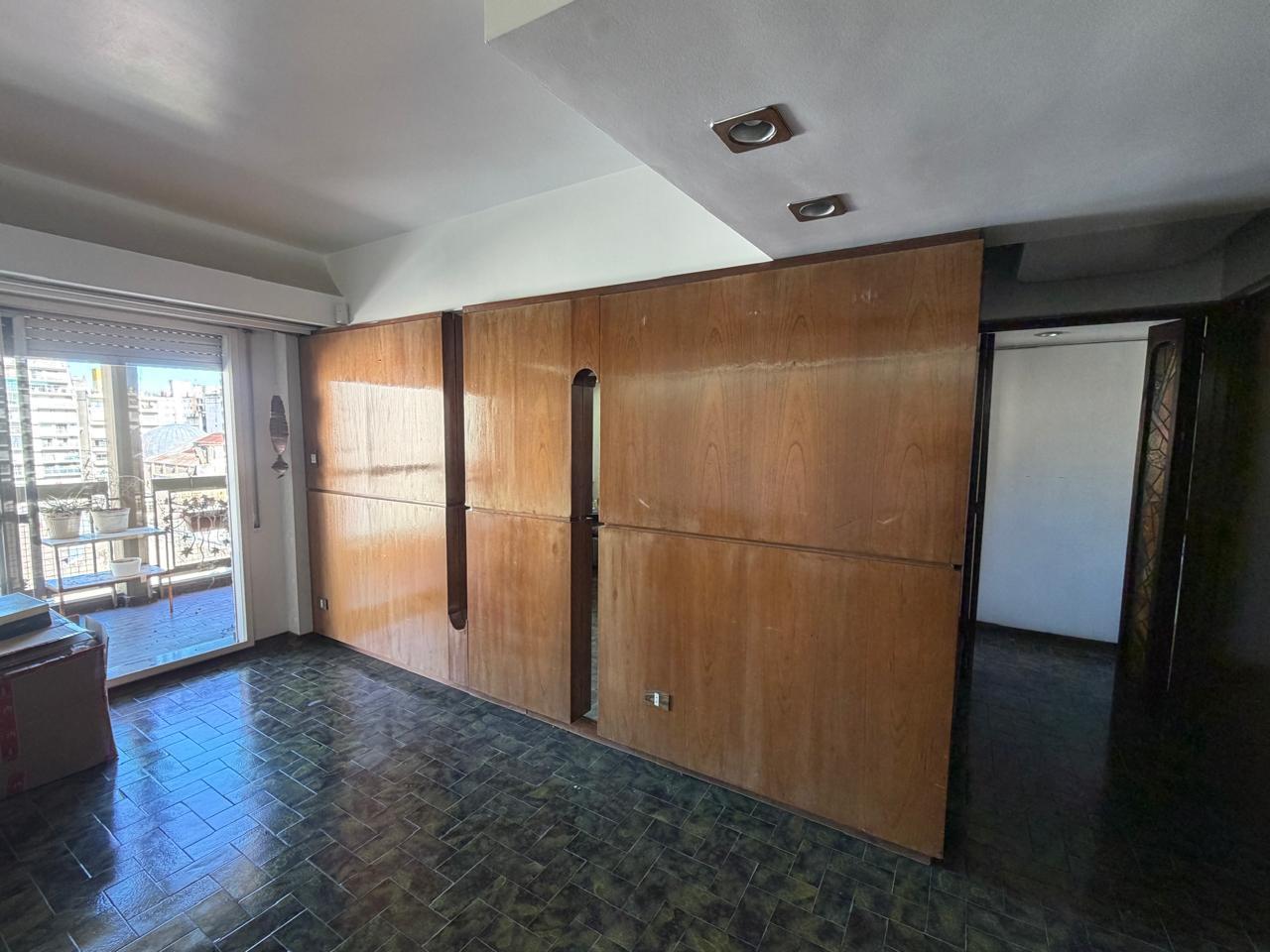 Foto de Departamento en venta semi piso 3 dormitorios 3 baños en Pte Roca 1130, imagen 3