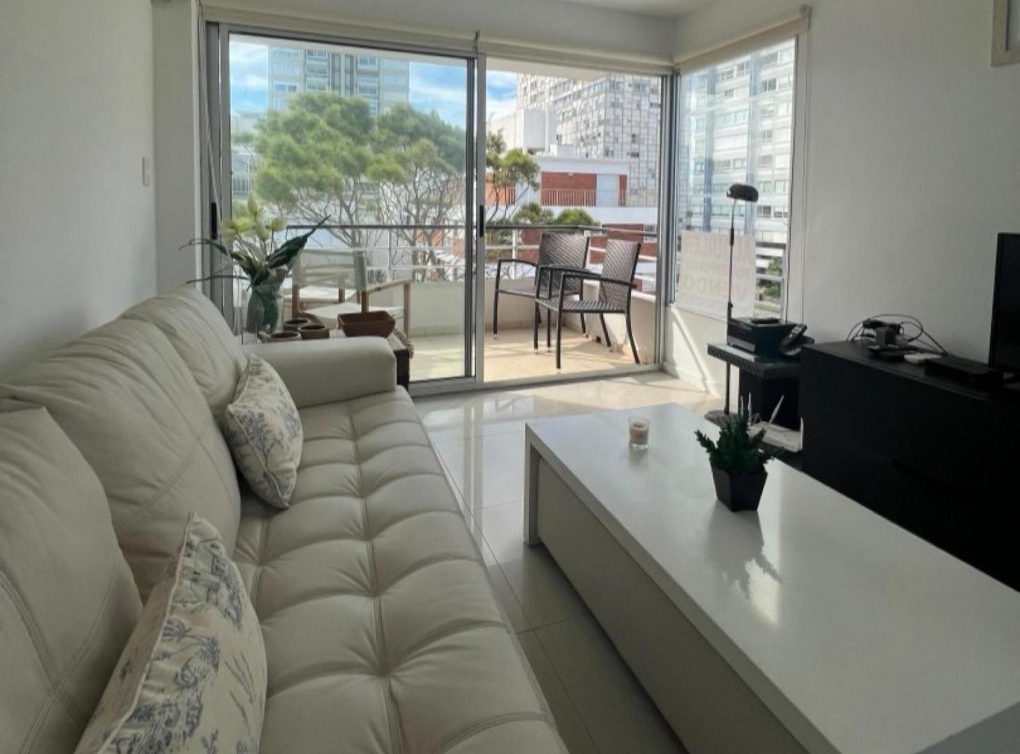 Foto de Departamento de 2 dormitorios en Punta del Este, barrio Península, imagen 1