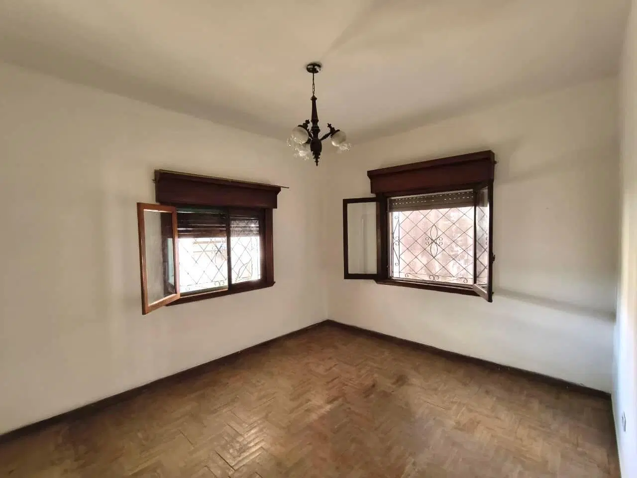 Casa venta de 6 ambientes en Berazategui 5
