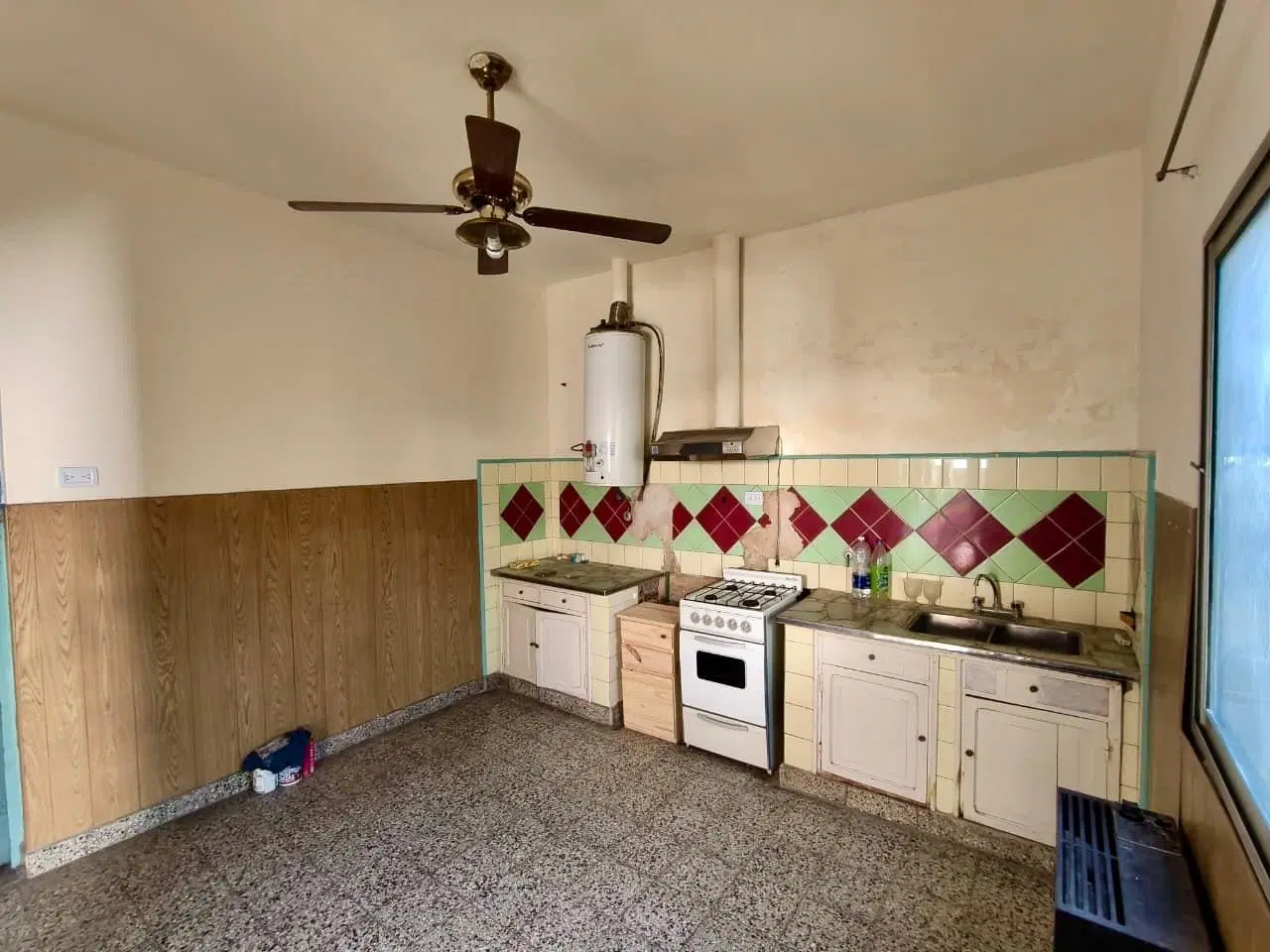 Casa venta de 6 ambientes en Berazategui 4