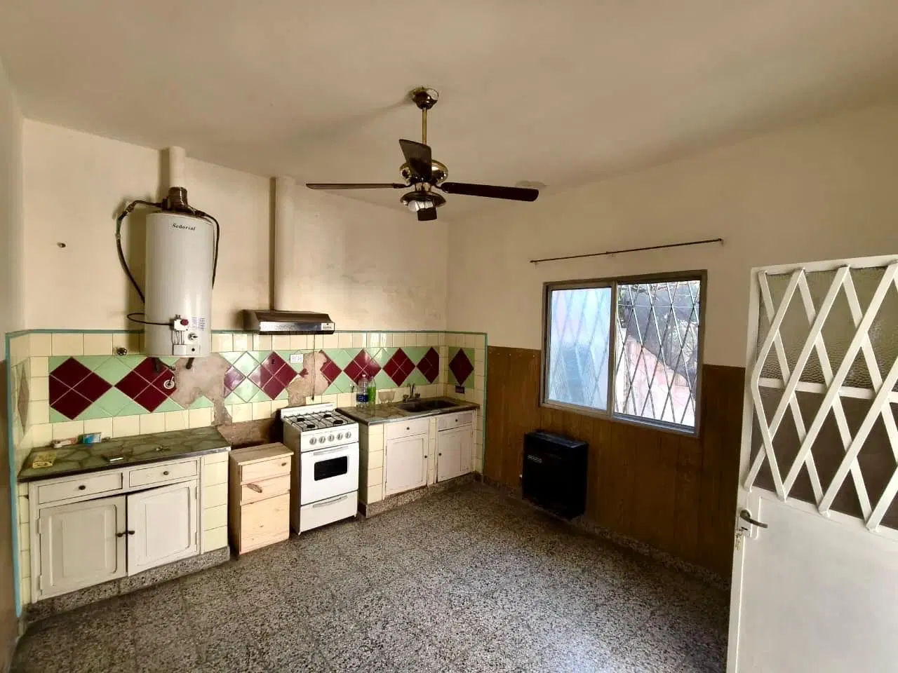 Casa venta de 6 ambientes en Berazategui 2