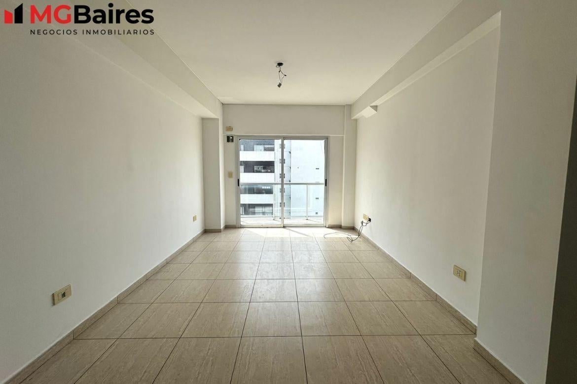 Foto de Departamento de dos ambientes en venta - piso alto! - Flores, imagen 1