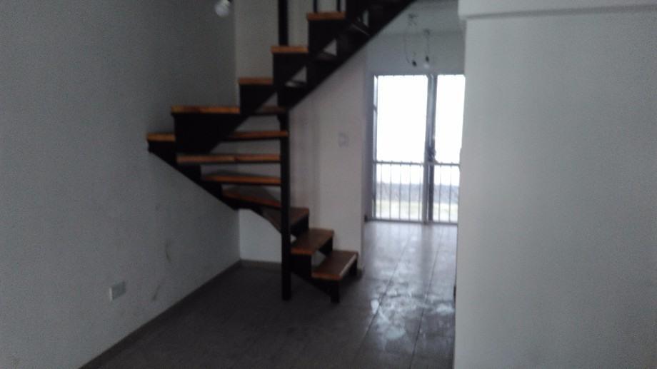 Triplex en Venta en Ezpeleta Este 2