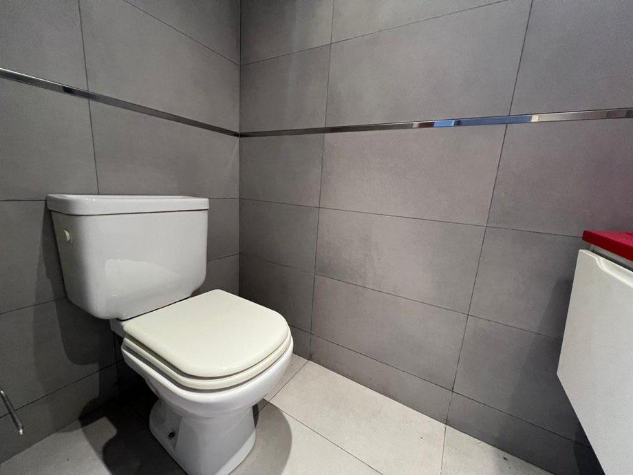 Foto de DEPARTAMENTO DE 4 AMBIENTES CON COCHERA EN VENTA EN QUILMES CENTRO., imagen 4