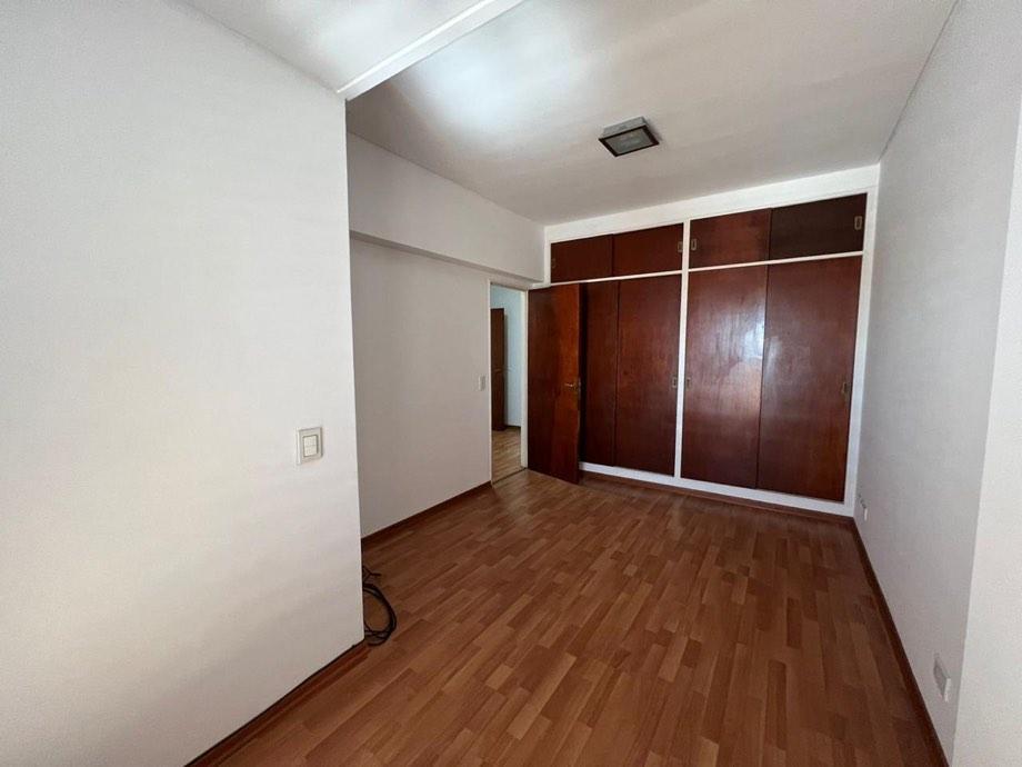 Foto de DEPARTAMENTO DE 4 AMBIENTES CON COCHERA EN VENTA EN QUILMES CENTRO., imagen 5