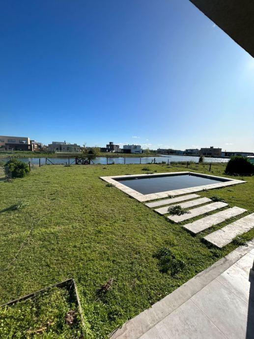 Casa de 5 Ambientes en Venta en Barrio Magallanes. 1