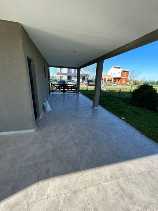 Casa de 5 Ambientes en Venta en Barrio Magallanes. 2