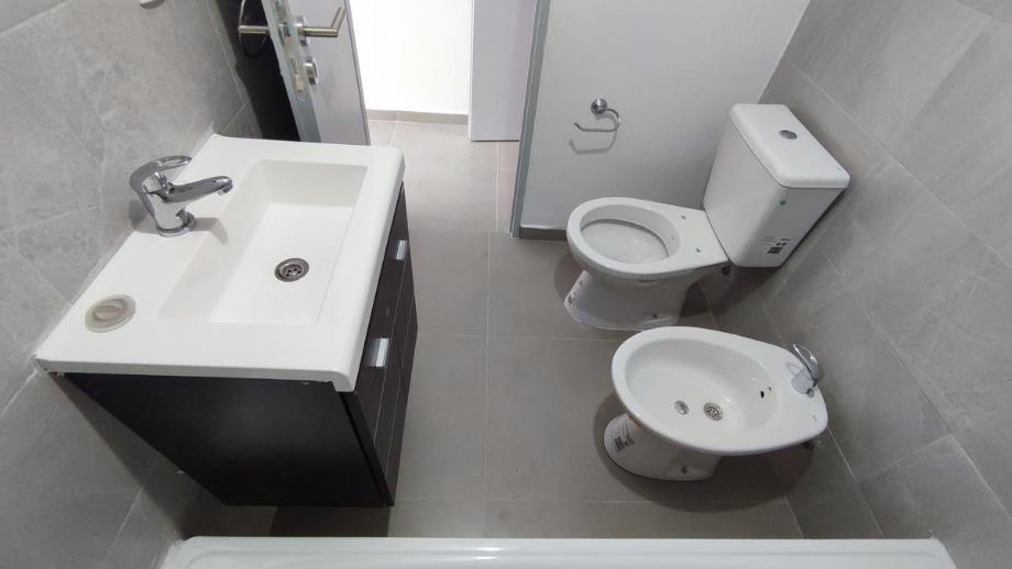 Departamento de 2 Ambientes en Venta en Bernal Centro. 2