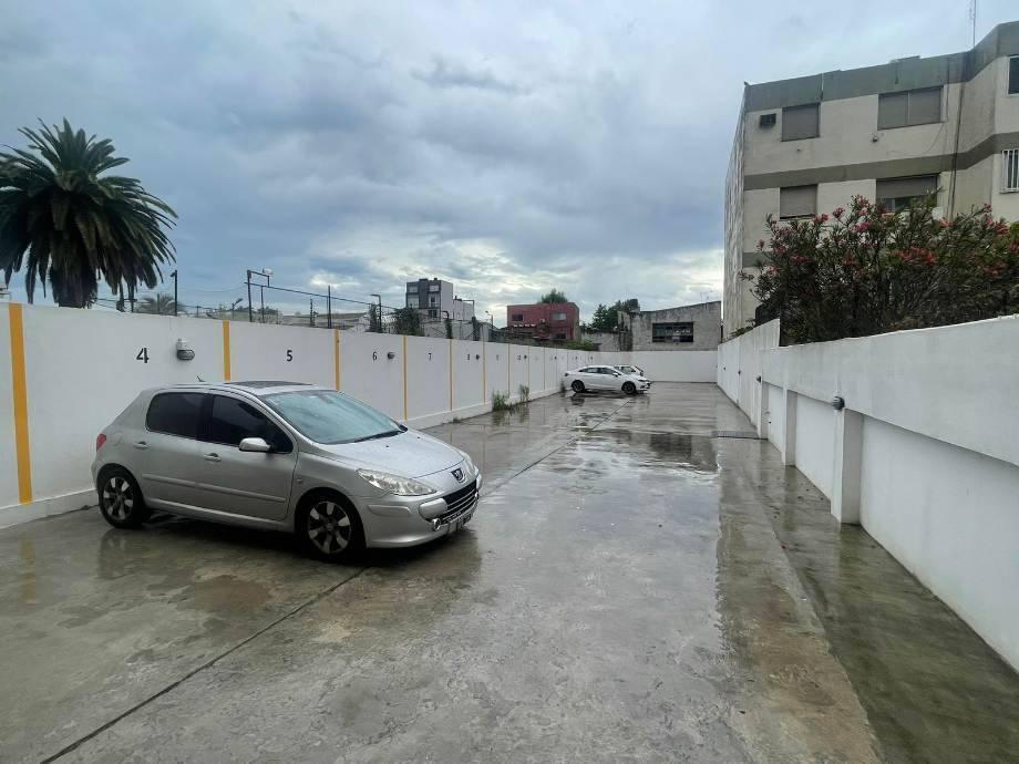 Departamento de 2 Ambientes con Cochera en Venta en Quilmes Centro. 3
