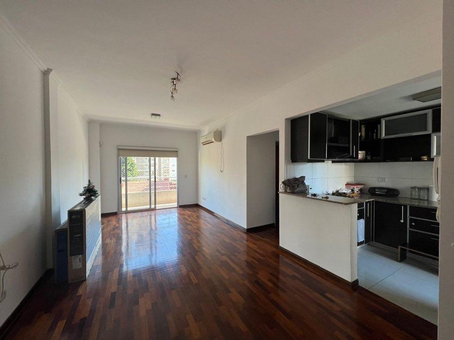 Departamento de 3 Ambientes con Cochera en Venta en Quilmes Centro. 1