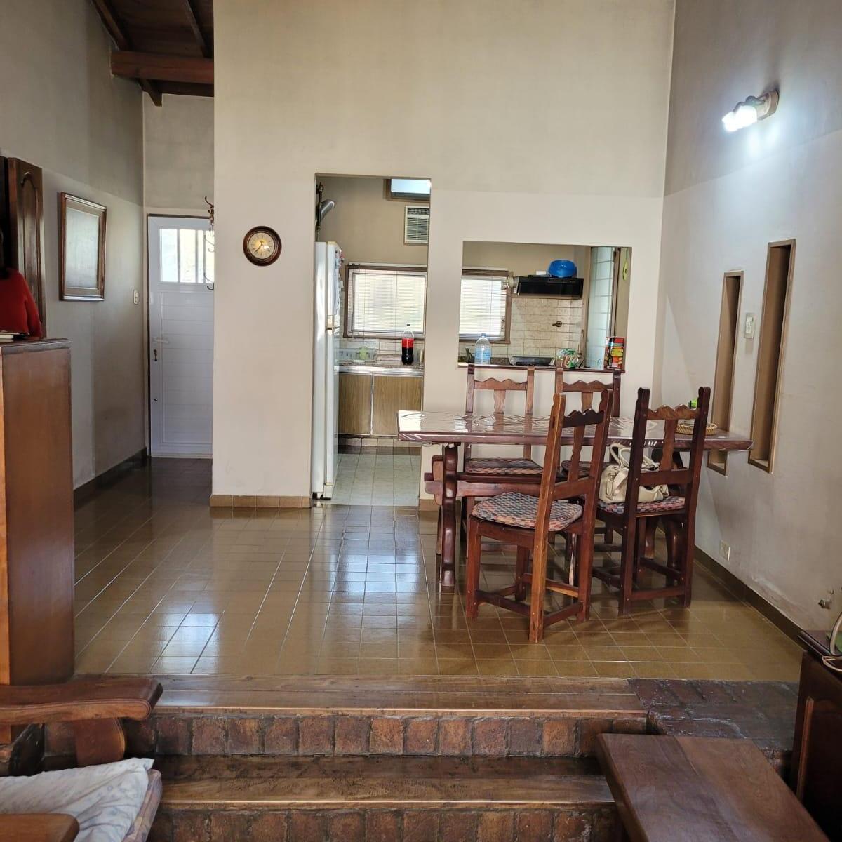 Casa de 4 Ambientes con Cochera en Venta en Quilmes Oeste. 4
