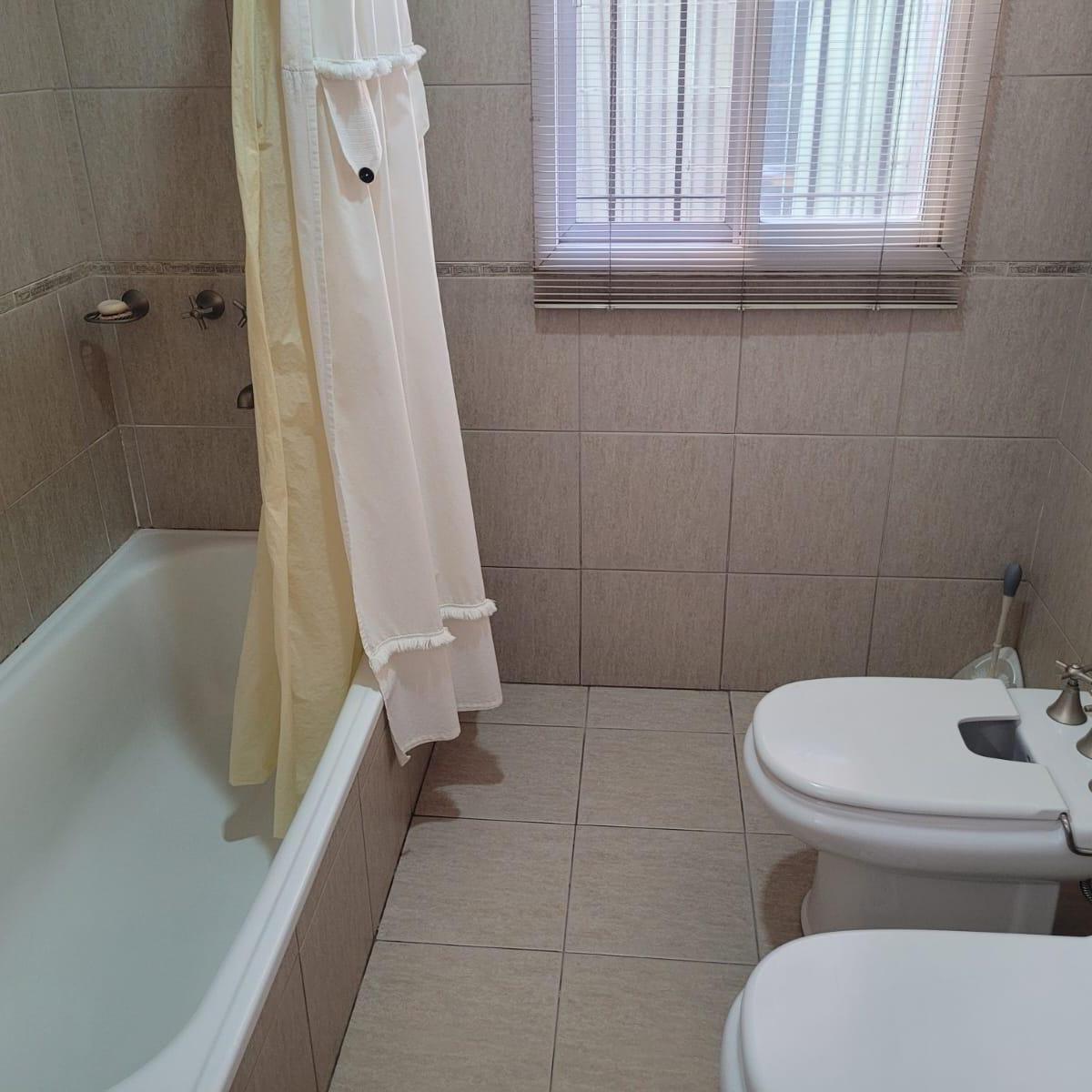 Casa de 4 Ambientes con Cochera en Venta en Quilmes Oeste. 5