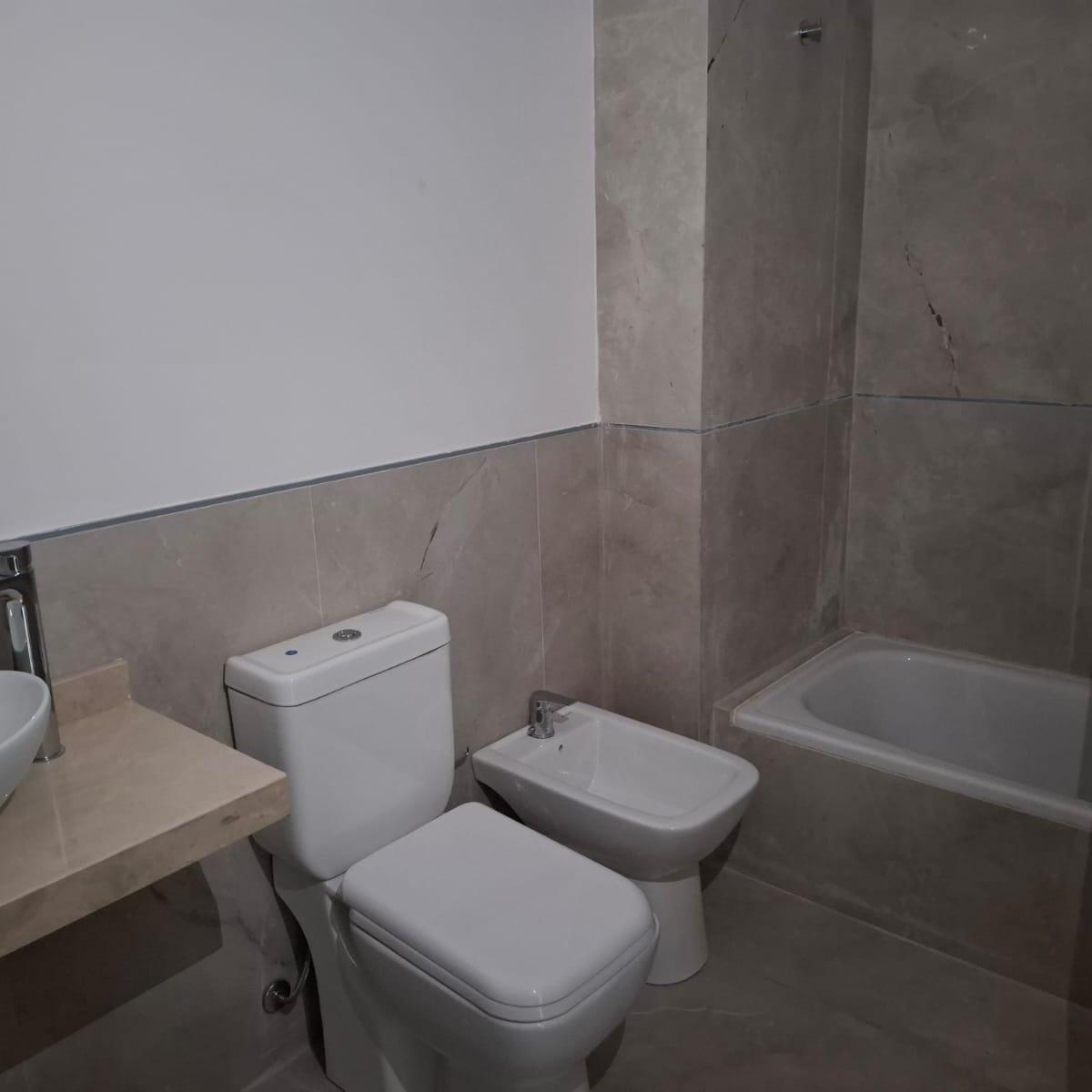 Departamento de 4 Ambientes con Cochera en Venta en Bernal Centro. 4