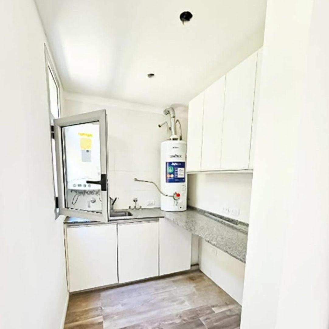 Foto de CASA DE 5 AMBIENTES EN VENTA EN BARRIO LOS TRONCOS BERAZATEGUI., imagen 3