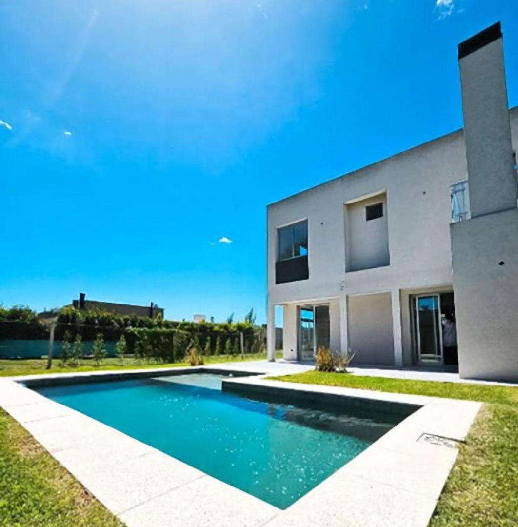 CASA DE 5 AMBIENTES EN VENTA EN BARRIO LOS TRONCOS BERAZATEGUI.