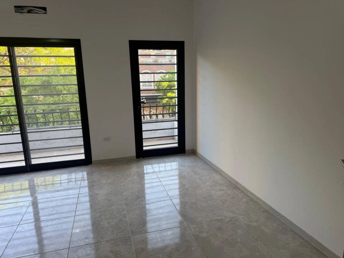 Foto de SALÓN COMERCIAL EN PRIMER PISO EN ALQUILER EN BERAZATEGUI CENTRO., imagen 4