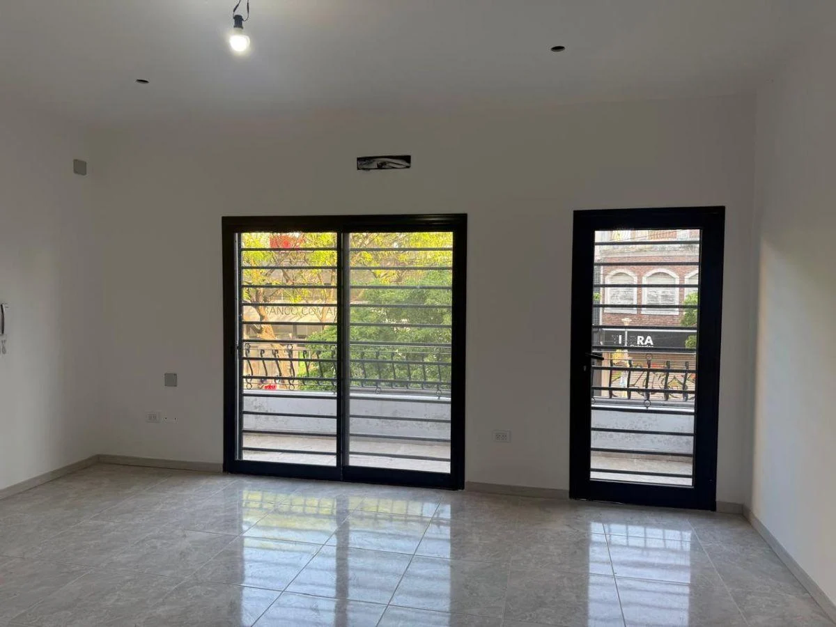 Foto de SALÓN COMERCIAL EN PRIMER PISO EN ALQUILER EN BERAZATEGUI CENTRO., imagen 5